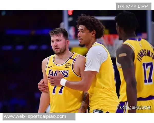 东契奇称赞海斯在挡拆配合中总能精准找到最佳接应位置